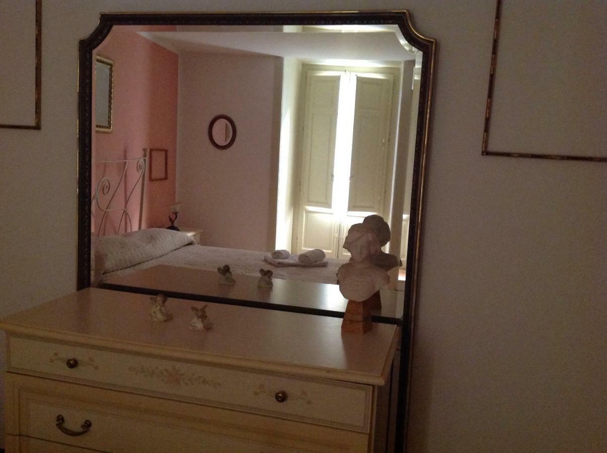Vucciria 57 Locazione Turistica Nel Cuore Pulsante Della Movida! Apartment Palermo Luaran gambar
